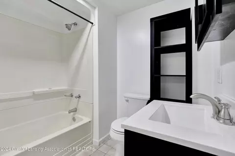 Bath - 514 Chilson Ave, Lansing, MI 48906 photo 5 of 5
