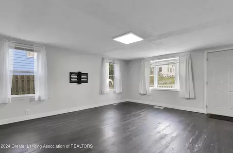Living - 514 Chilson Ave, Lansing, MI 48906 photo 1 of 4