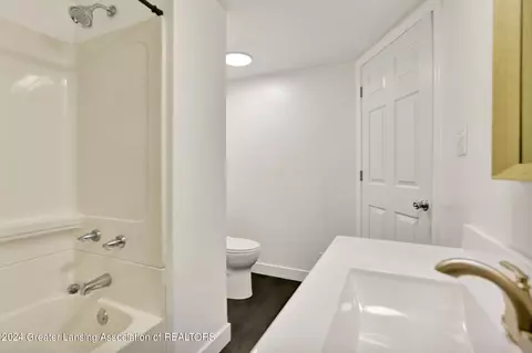 Bath - 514 Chilson Ave, Lansing, MI 48906 photo 2 of 5