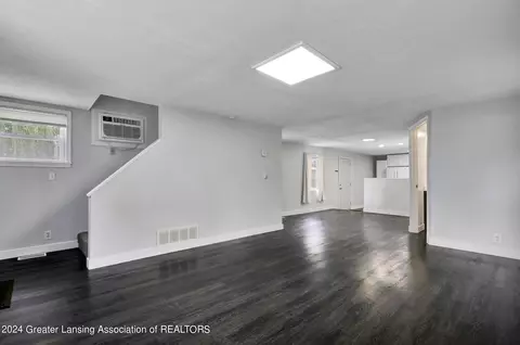 Living - 514 Chilson Ave, Lansing, MI 48906 photo 2 of 4