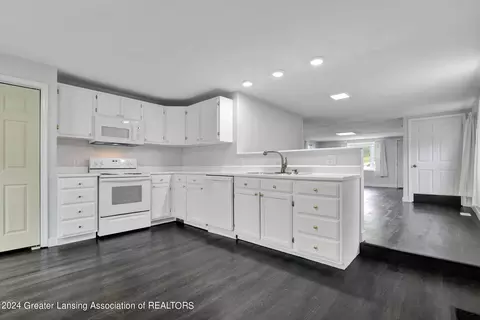Kitchen - 514 Chilson Ave, Lansing, MI 48906 photo 3 of 3
