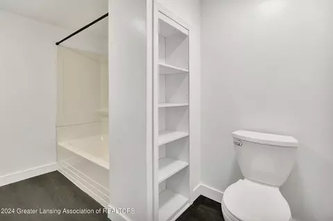 Bath - 514 Chilson Ave, Lansing, MI 48906 photo 3 of 5