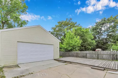 Exterior - 514 Chilson Ave, Lansing, MI 48906 photo 4 of 6