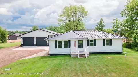 1065 W Mt Hope Hwy, Charlotte, MI 48813