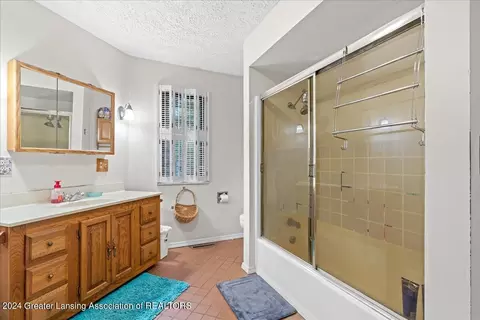 Bath - 8115 N Welling Rd, Elsie, MI 48831 photo 1 of 1
