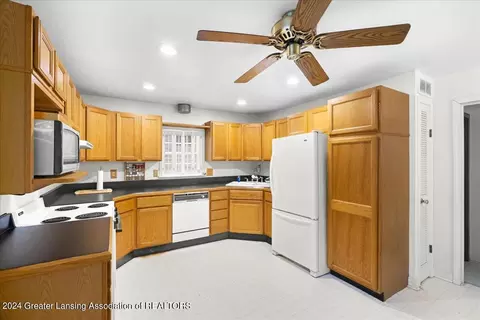 Kitchen - 8115 N Welling Rd, Elsie, MI 48831 photo 1 of 2