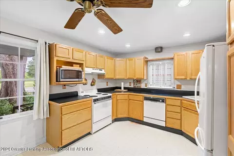 Kitchen - 8115 N Welling Rd, Elsie, MI 48831 photo 2 of 2