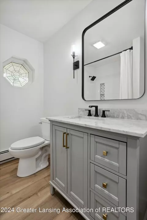 Bath - 9948 Riverside Dr, Eagle, MI 48822 photo 5 of 8