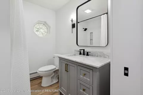 Bath - 9948 Riverside Dr, Eagle, MI 48822 photo 4 of 8