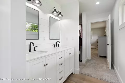 Bath - 9948 Riverside Dr, Eagle, MI 48822 photo 3 of 8