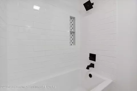 Bath - 9948 Riverside Dr, Eagle, MI 48822 photo 6 of 8