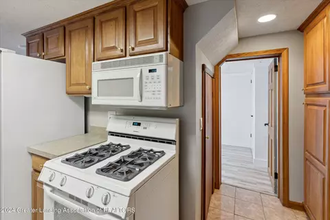 Entry Way - 9948 Riverside Dr, Eagle, MI 48822 photo 6 of 6