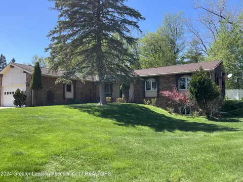 4710 Thornapple Ln, Lansing, MI 48917