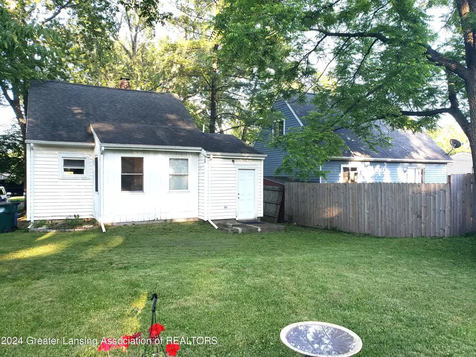 Exterior - 3027 Alfred Ave, Lansing, MI 48906 photo 3 of 4