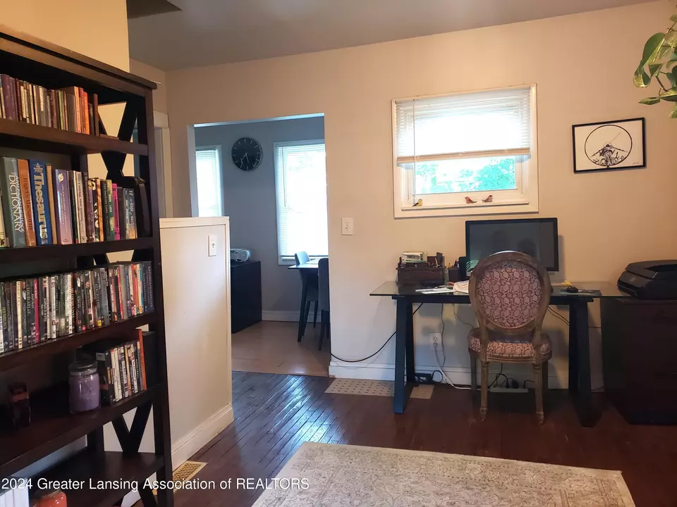 Entry Way - 3027 Alfred Ave, Lansing, MI 48906 photo 2 of 2