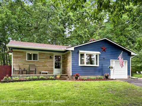 880 W Dansville Rd, Mason, MI 48854