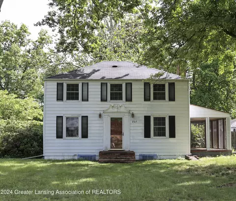 807 S Lagrave St, Paw Paw, MI 49079