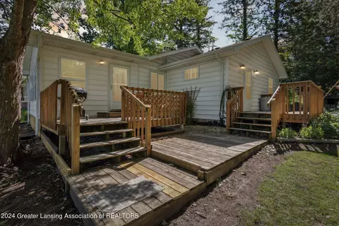 6790 Lakeview Dr, Bellevue, MI 49021