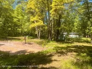 2763 Azalea Ln, Harrison, MI 48625 photo 4