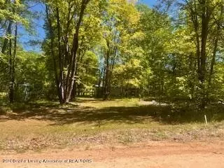 2763 Azalea Ln, Harrison, MI 48625 photo 2
