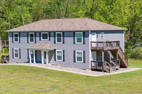 210 Morningside Dr, Leslie, MI 49251