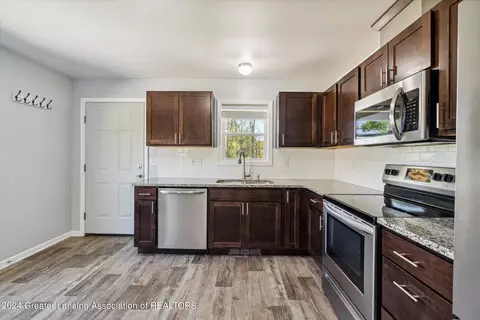 210 Morningside Dr, Leslie, MI 49251 photo 5
