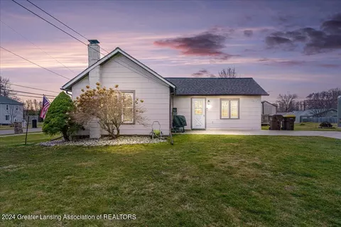 486 Booth St, Grand Ledge, MI 48837