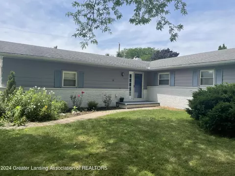 434 Green Meadows Dr, Lansing, MI 48917