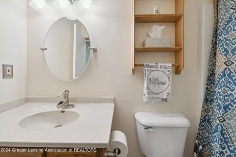 Bath - 9147 Coleman Rd, Haslett, MI 48840 photo 1 of 3