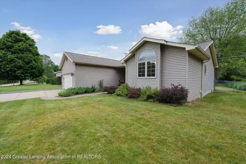 Exterior - 9147 Coleman Rd, Haslett, MI 48840 photo 3 of 12