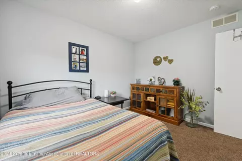 Bedroom - 9147 Coleman Rd, Haslett, MI 48840 photo 4 of 8