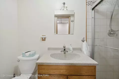 Bath - 9147 Coleman Rd, Haslett, MI 48840 photo 3 of 3