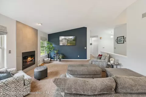 Living - 9147 Coleman Rd, Haslett, MI 48840 photo 2 of 3