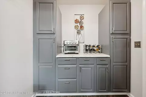 Kitchen - 9147 Coleman Rd, Haslett, MI 48840 photo 6 of 6