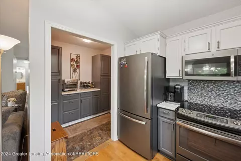 Kitchen - 9147 Coleman Rd, Haslett, MI 48840 photo 5 of 6