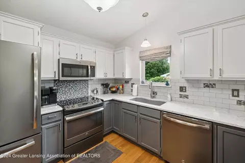Kitchen - 9147 Coleman Rd, Haslett, MI 48840 photo 4 of 6