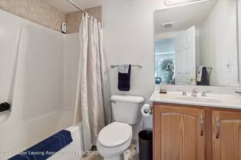 Bath - 4622 Malpaso Ln, Lansing, MI 48917 photo 6 of 6