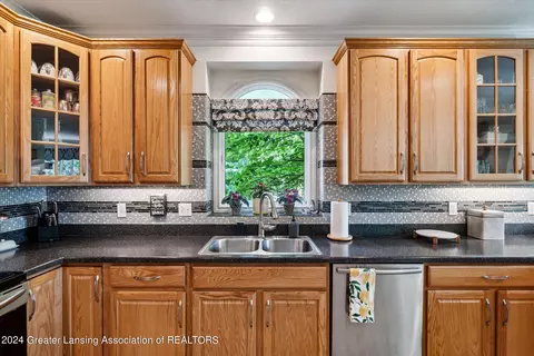 Kitchen - 4622 Malpaso Ln, Lansing, MI 48917 photo 3 of 5