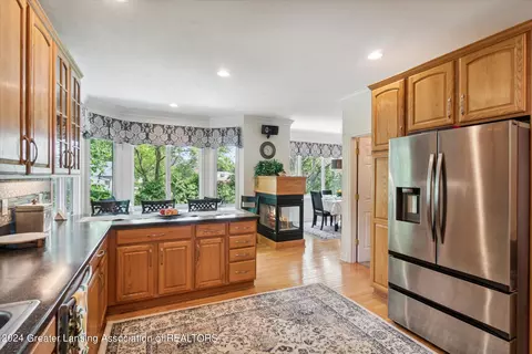 Kitchen - 4622 Malpaso Ln, Lansing, MI 48917 photo 4 of 5