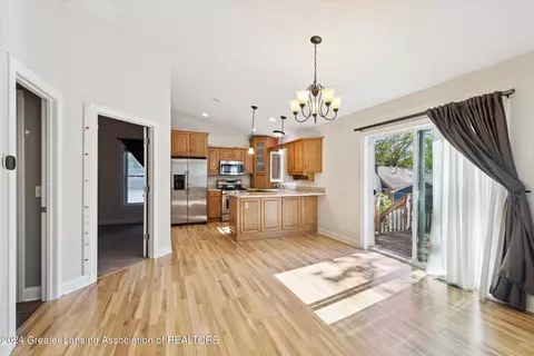 Entry Way - 5975 Harvey St, Haslett, MI 48840 photo 2 of 6