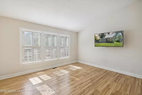 Living - 5975 Harvey St, Haslett, MI 48840 photo 2 of 4