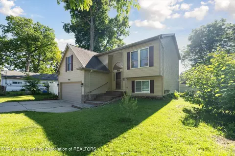 5975 Harvey St, Haslett, MI 48840