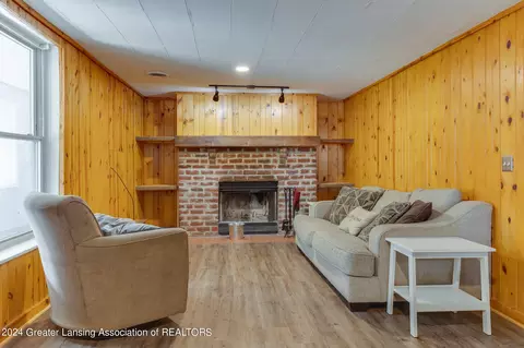 Living - 11316 S Us Highway 27, Dewitt, MI 48820 photo 2 of 2