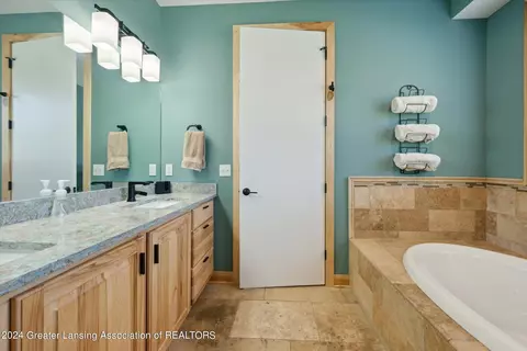 Bath - 3400 Hidden Ridge Dr, Dewitt, MI 48820 photo 4 of 7