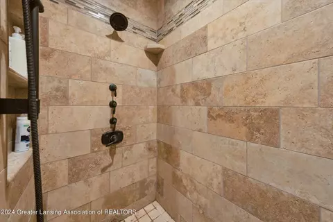 Bath - 3400 Hidden Ridge Dr, Dewitt, MI 48820 photo 3 of 7