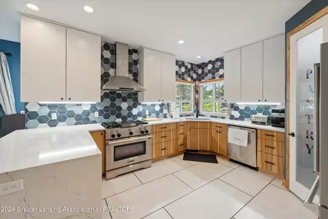 Kitchen - 3400 Hidden Ridge Dr, Dewitt, MI 48820 photo 3 of 8
