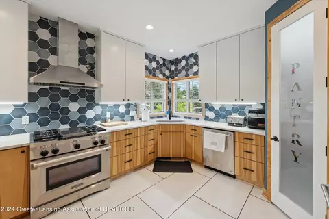 Kitchen - 3400 Hidden Ridge Dr, Dewitt, MI 48820 photo 2 of 8