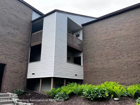 1571 W Pond Dr #21, Okemos, MI 48864