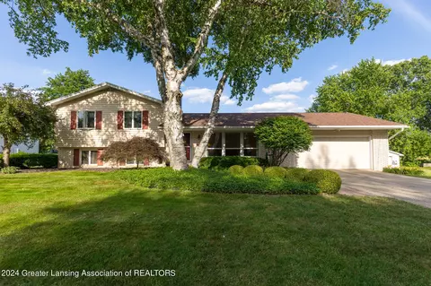 15163 Yorkleigh Dr, Lansing, MI 48906