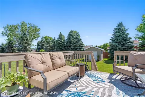 Exterior - 14849 Hardtke Dr, Lansing, MI 48906 photo 3 of 7